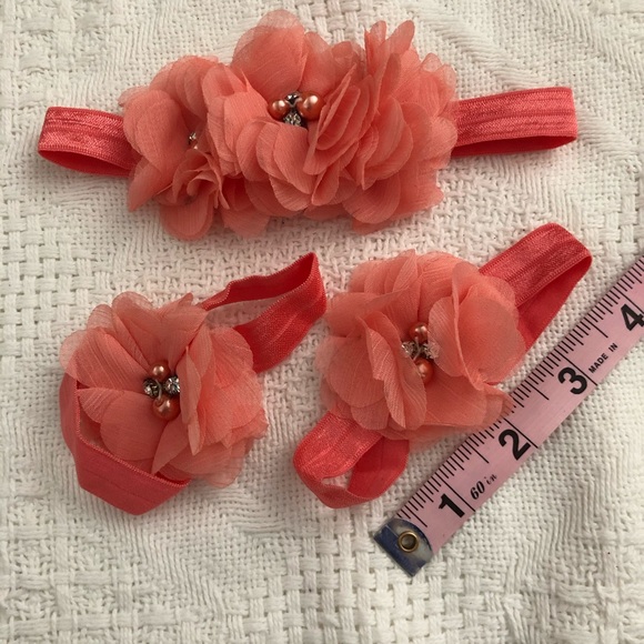 🌺 Baby Barefoot Flower Sandals & Headband Set - Picture 4 of 5